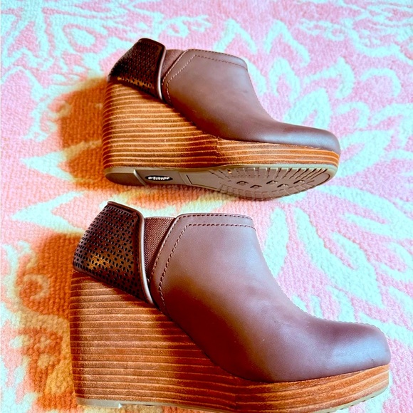 Dr. Scholl's Women's Brown Wedge Shoes - Picture 1 of 4